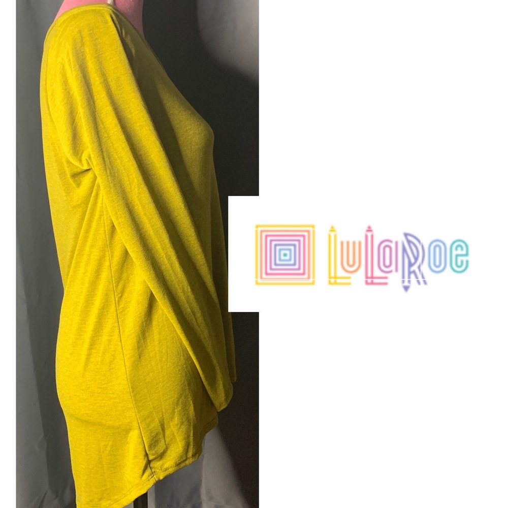 - 💚LULAROE -Lynnae Top Aztec Blue Size Medium💚